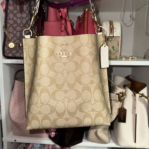 Coach mollie bucket bag